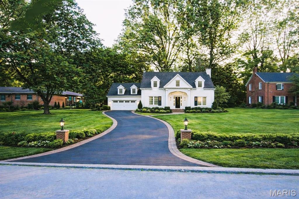 Last opportunity to own a lot in prestigious Country Club Place! This large, level lot is exactly what you are looking for to build your dream home! Situated with views of the golf course, it is the perfect spot! Only 20 minutes from St Louis, 20 minutes from Scott Air Force Base; this fantastic neighborhood is a hidden gem! 
Agent owned. Picture of home is for example only.