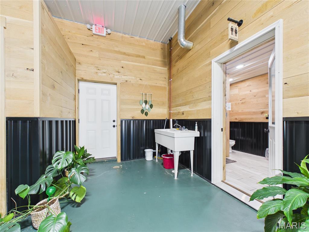 none - Commercial Sale
