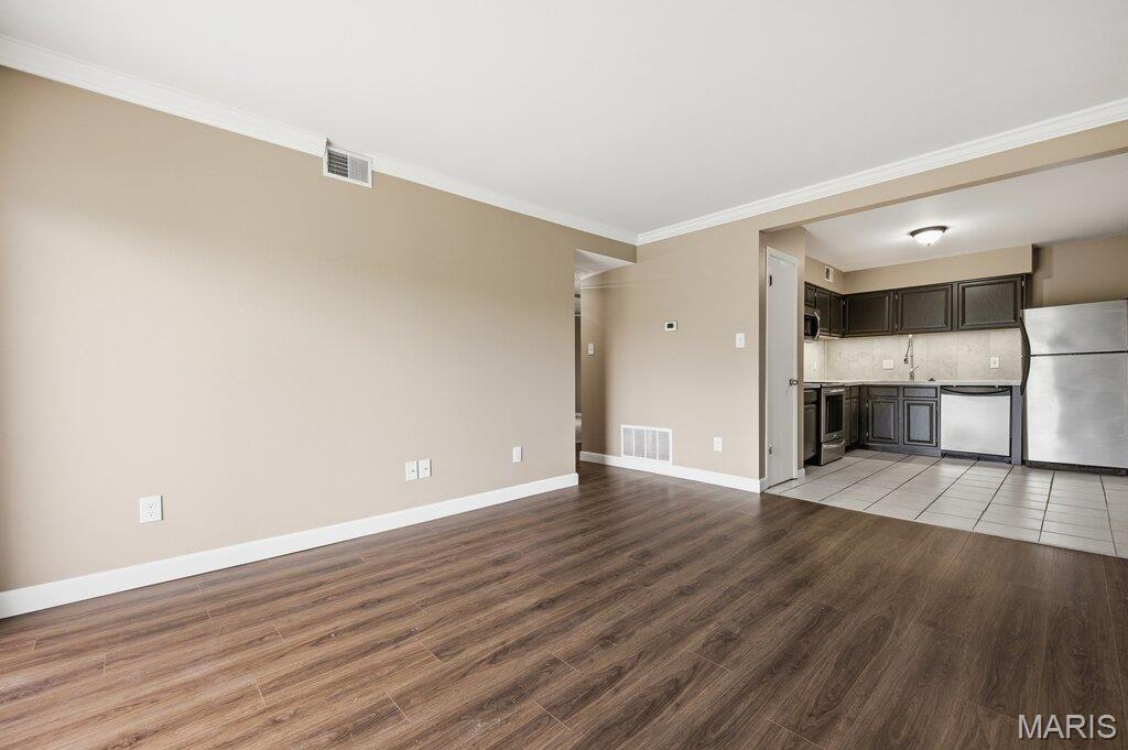 Creve Coeur Crossing Condo - Residential