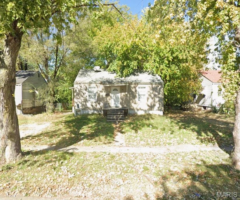 This Property will be auctioned on Auction.com - please go to the website, register an account and submit your offer(s). Estimated as 3BR/1BA with 720 above grade sq ft PLUS a 720 sq ft full basement in 62204 zip! Built 1942. Full basement adds square footage beyond main level. Perfect for investors familiar with ESL 62204 market dynamics, contractors, value investors seeking lower entry points, rental portfolio builders targeting cash flow. Exterior showing (curb viewing) only. NO inside showings available, no more inside pictures available. No contingencies will be accepted. Cash sale only. Sold "where is and as is" No Survey or Keys Provided. Interior Access for Home Inspections Will Not Be Granted. Listing Information May Not Be Accurate. Buyers Must Do Their Own Due Diligence to Verify Number of Beds, Baths, Square Footage, Room Sizes, Lot Size & Any Other Property Details. Photos, Marketing Comments, and Due Diligence Items are Provided for Guidance Purposes Only. By Making an Offer on This Property, the Buyer Represents They Have Independently Verified All Information and Have Made the Decision to Make an Offer Based Upon Their Own Investigation.