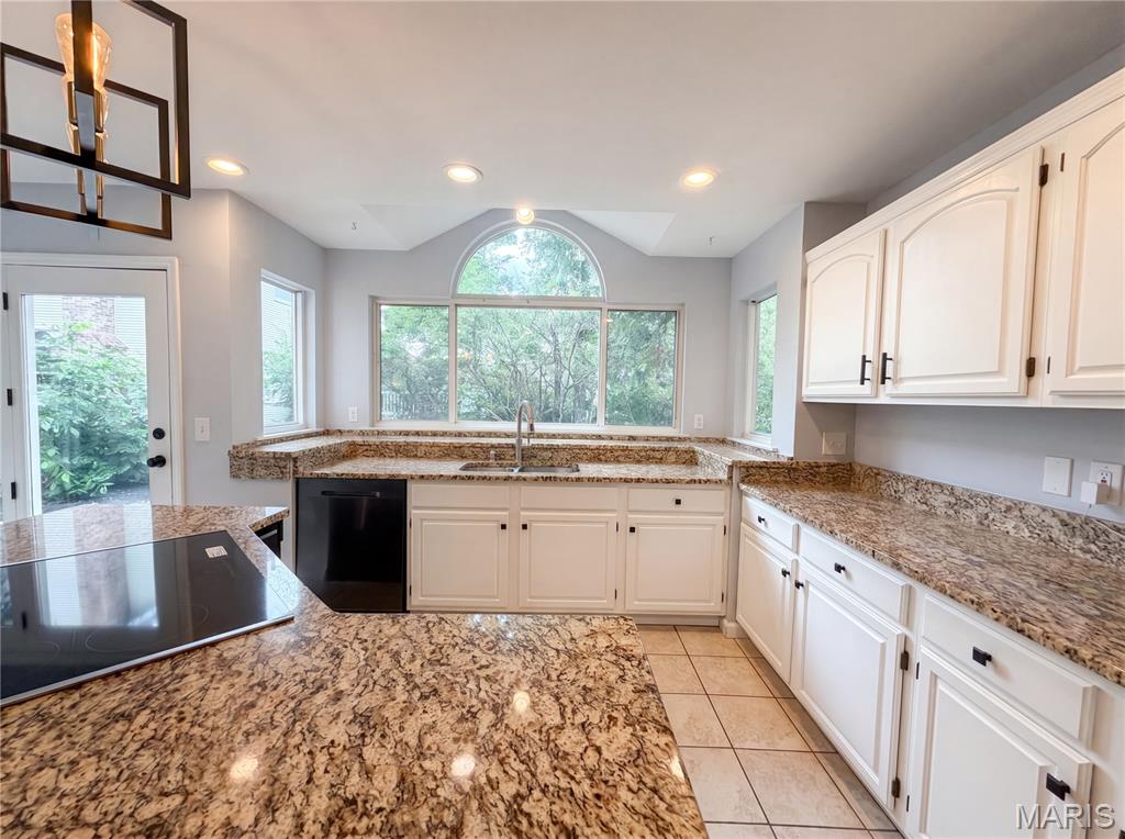 Estates At Lake Chesterfield The - Residential
