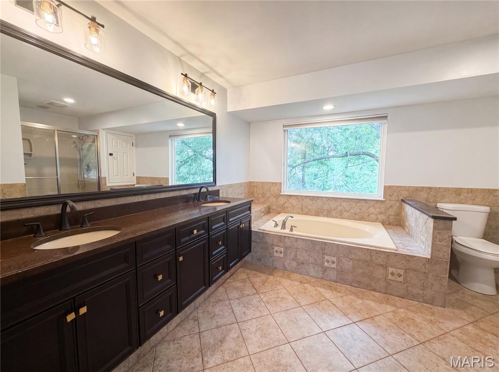 Estates At Lake Chesterfield The - Residential