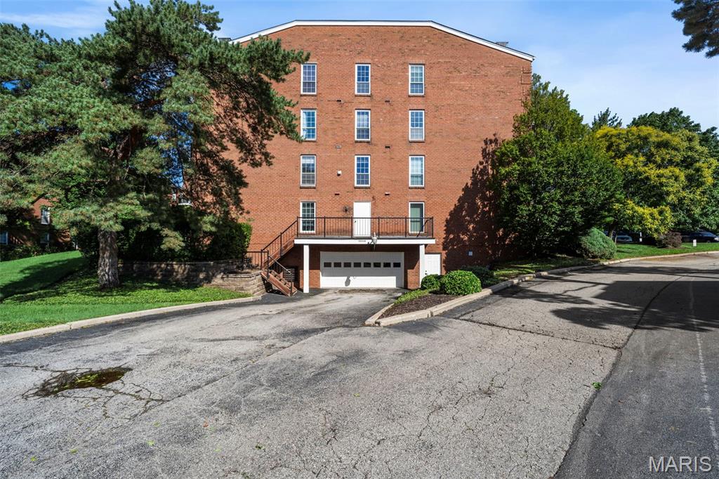Manor Condominiums At Oxford Hill The - Residential