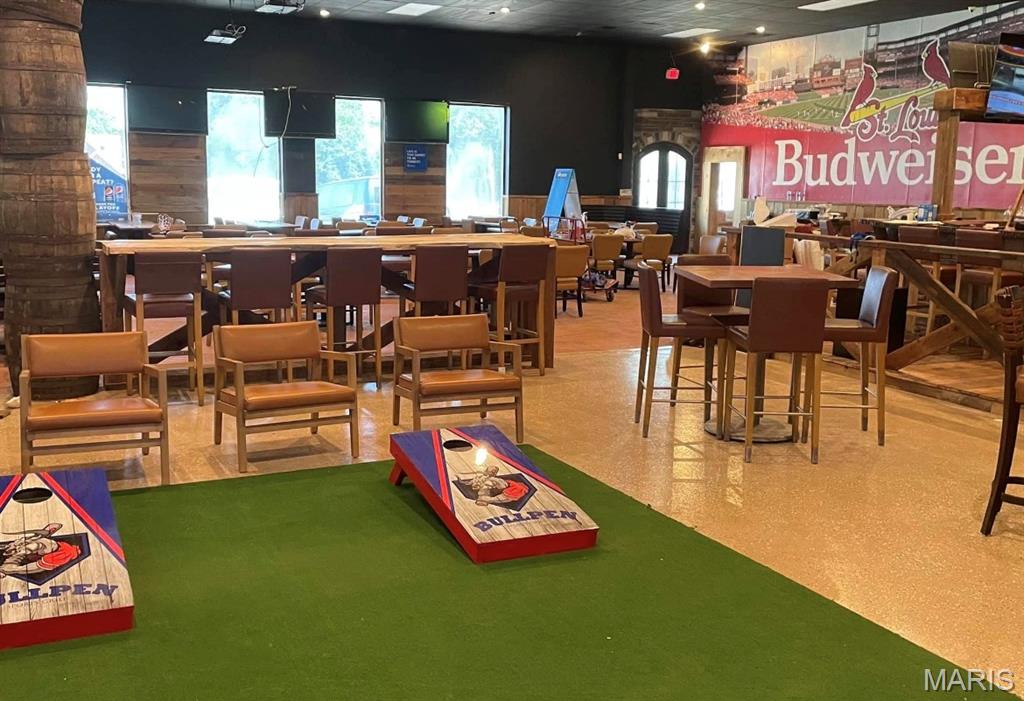 Town/Newtown - Commercial Sale