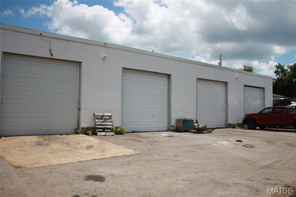 Town/Newtown - Commercial Sale