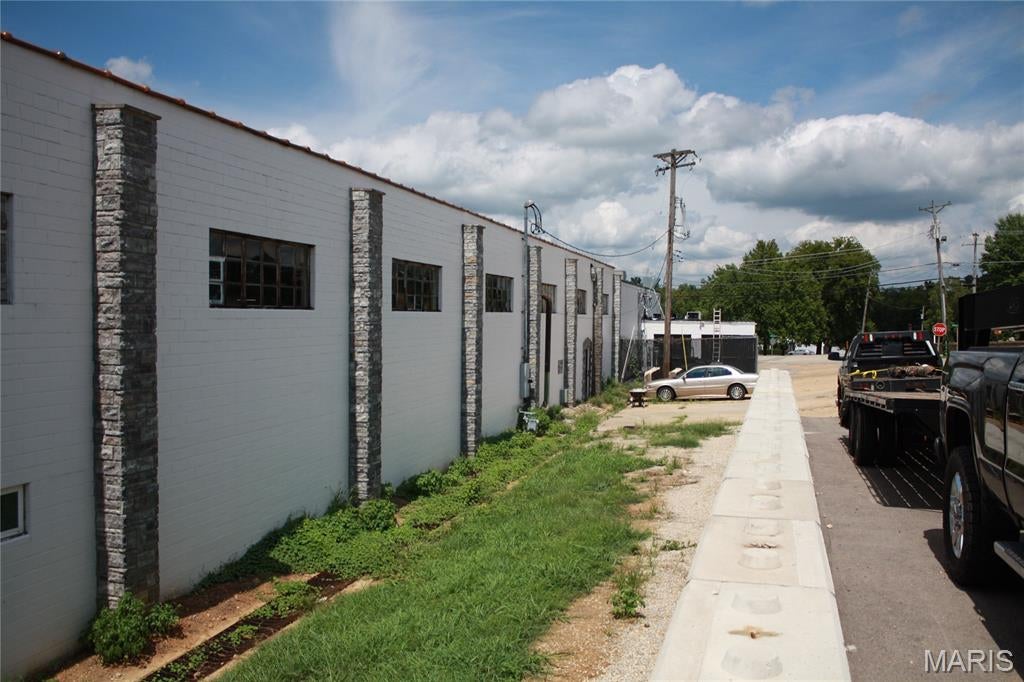 Town/Newtown - Commercial Sale