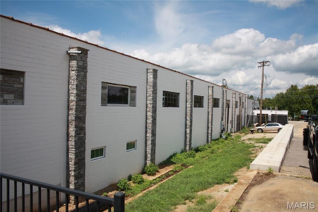 Town/Newtown - Commercial Sale