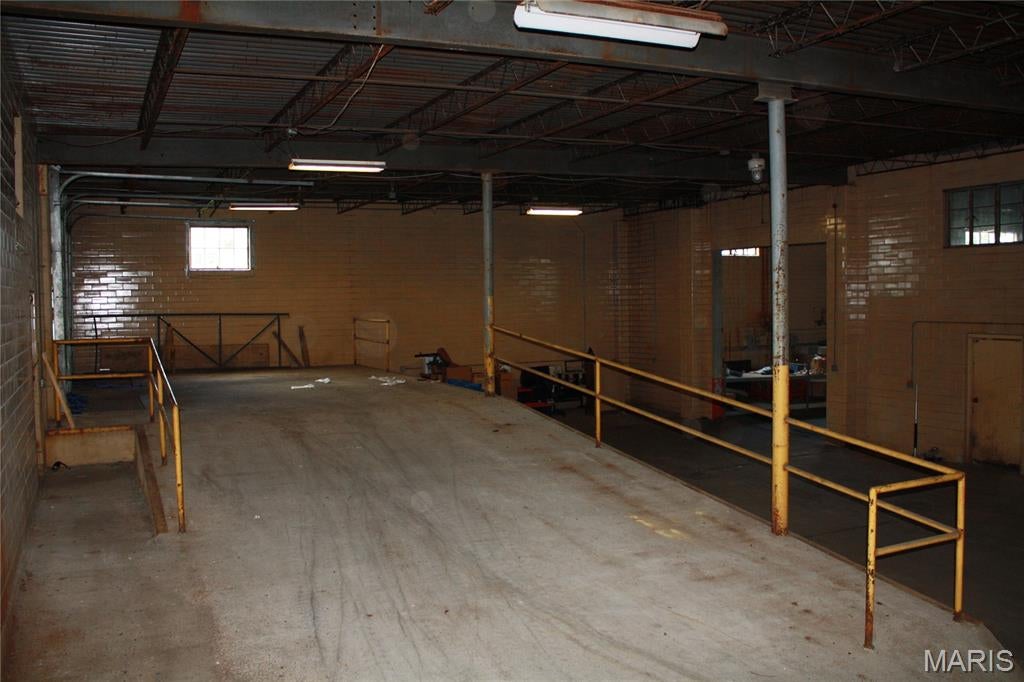 Town/Newtown - Commercial Sale