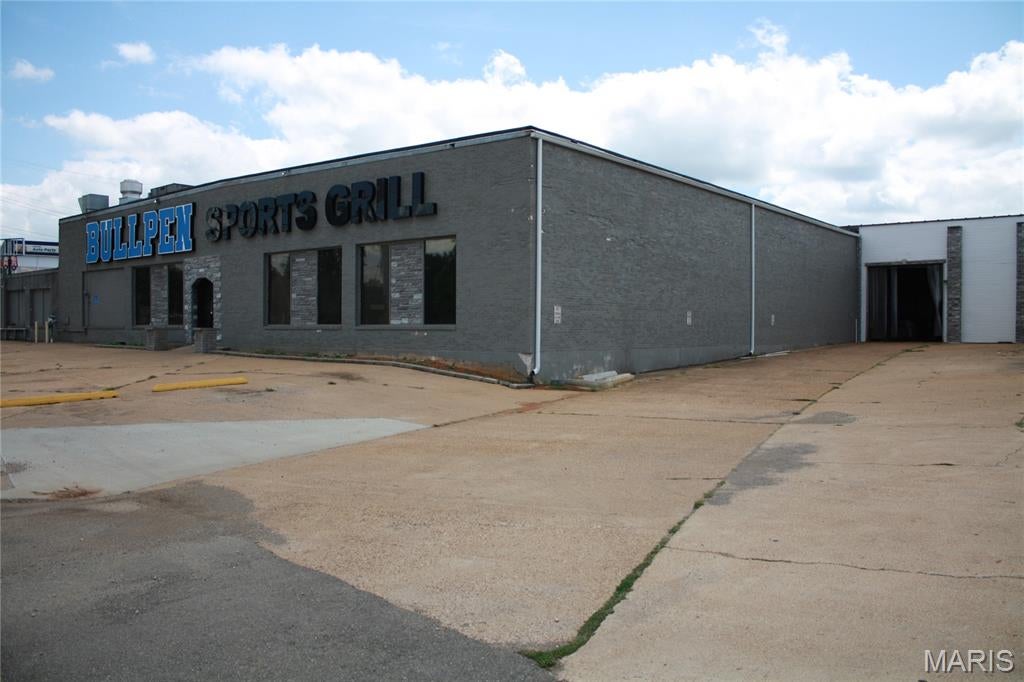 Town/Newtown - Commercial Sale