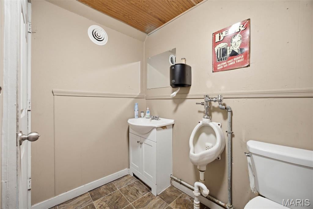 Not in a subdivision - Commercial Sale