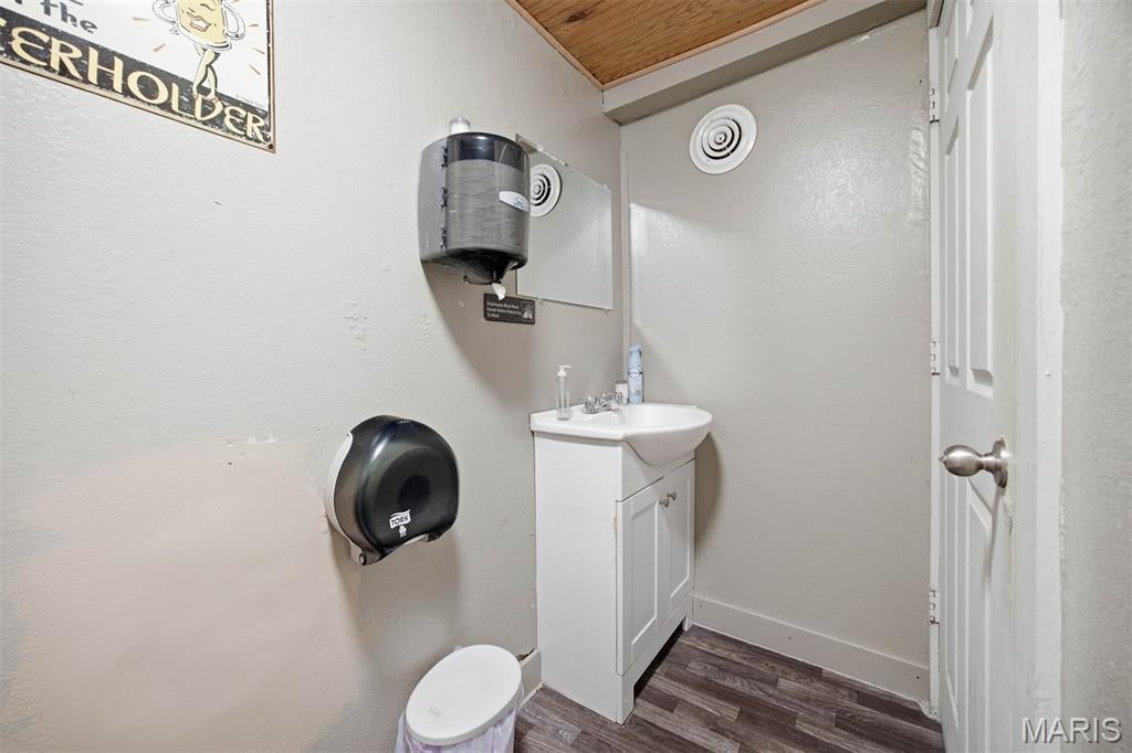 Not in a subdivision - Commercial Sale
