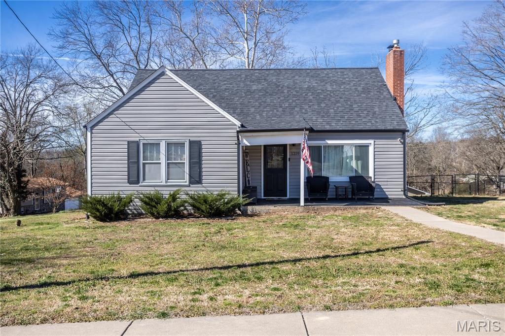Charming 3+ Bedroom Home in the Heart of Crystal City ?
Full of character and thoughtful updates, this inviting home offers flexible living space and a fantastic yard—over one-third of an acre—in a great location.
Enjoy slow mornings on the welcoming front porch before stepping inside to a cozy family room featuring arched doorways and a wood-burning fireplace. The breakfast room flows into the updated kitchen, complete with stainless-steel appliances, a gas stove, and a refrigerator that stays.
From the breakfast room, walk out to the covered back deck overlooking the partially fenced yard—ideal for pets, play, gardening, or outdoor entertaining.
The main floor includes the primary bedroom and a spacious full bath, along with another generously sized bedroom with wood flooring. Upstairs offers even more versatility with an additional bedroom plus a bonus family room, office, or guest sleeping area.
The walkout lower level includes a doggie door, storage shelving, and a rough-in for a future bath, giving you room to expand. A newer roof and gutters add peace of mind.
This home blends charm, functionality, and room to grow—all in a convenient Crystal City location.