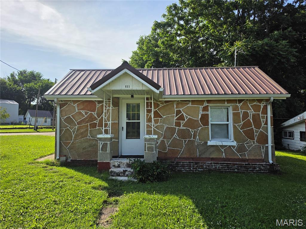 Very well kept, 2 bed 1 bath home with some hardwood floors. Very Clean and will be ready to move into at closing. Shaded corner lot and home are close to all amenities including churches, schools and shopping.  Perfect for a starter home or a rental for the wise investor. Utilities are very cheap as well. Newer plumbing and some wiring in the home. Nice cabinets also. Come take a look.