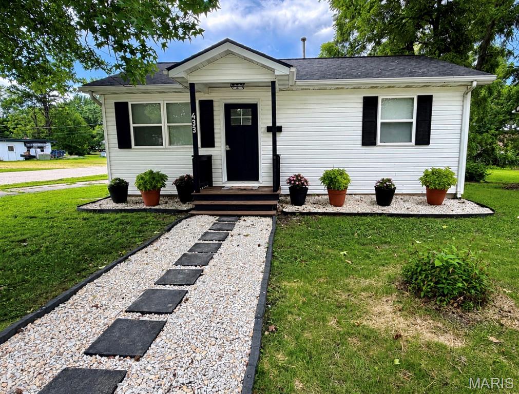 Welcome home to this beautifully renovated 2-bedroom, 1-bath home situated on a desirable corner lot in a convenient in-town location. Enjoy being just minutes from shopping, dining, schools, parks, and all of your everyday necessities.

This move-in ready home offers modern finishes, stainless steel appliances, a bright and functional layout, and the peace of mind that comes with knowing the big-ticket expenses have already been taken care of!

What's New:

* New roof
* New HVAC system
* New hot water heater
* New flooring throughout
* Completely remodeled kitchen 
* Freshly updated bathroom

Whether you're a first-time homebuyer, looking to downsize, or searching for a turnkey investment, this home is ready for its next owner.