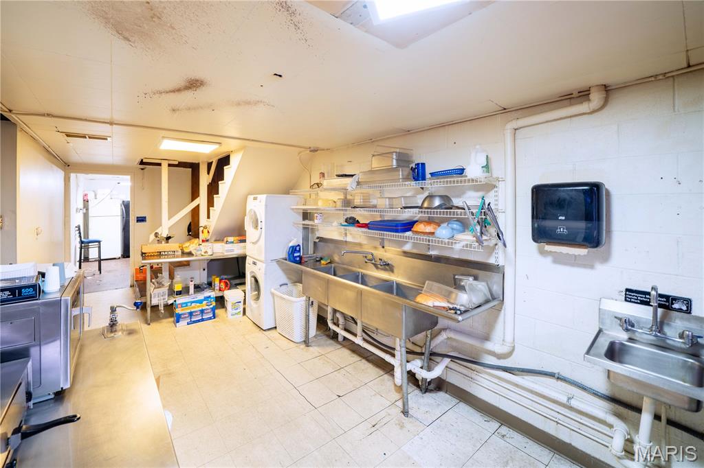Sanford-Ellis Sub - Commercial Sale