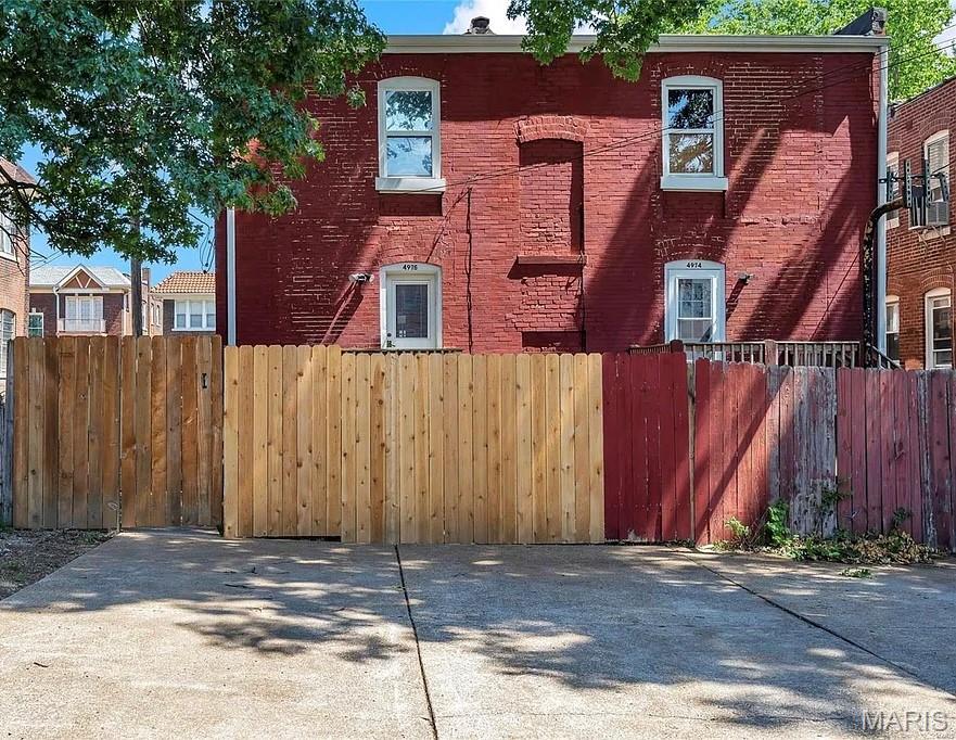 Lindenwood Twnhm - Residential Lease