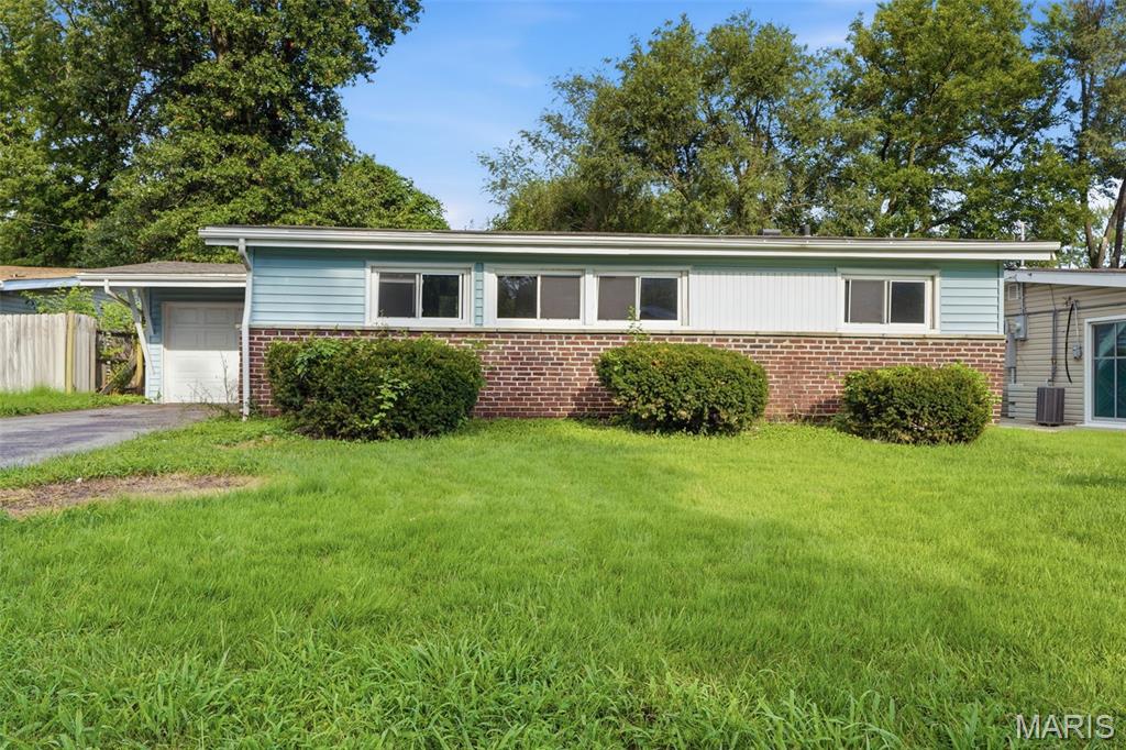 Calling all investors! Don't miss this opportunity to transform this 1-story home featuring 2 bedrooms and a 1-car garage. With a functional layout and endless potential, this property is ready for your vision and updates. Whether you're looking for your next renovation project, flip, or addition to your investment portfolio, this home offers plenty of possibilities. Property is being sold as is. Schedule your showing today and discover the opportunity that awaits!