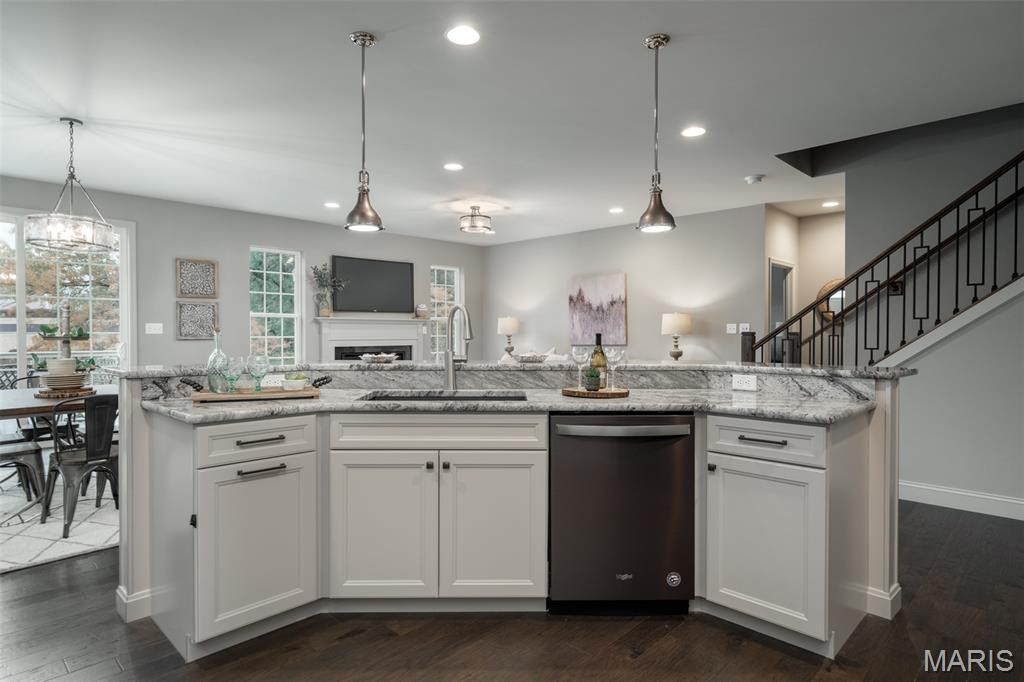 The Pointe @ Brightleaf Manor Villas - Residential
