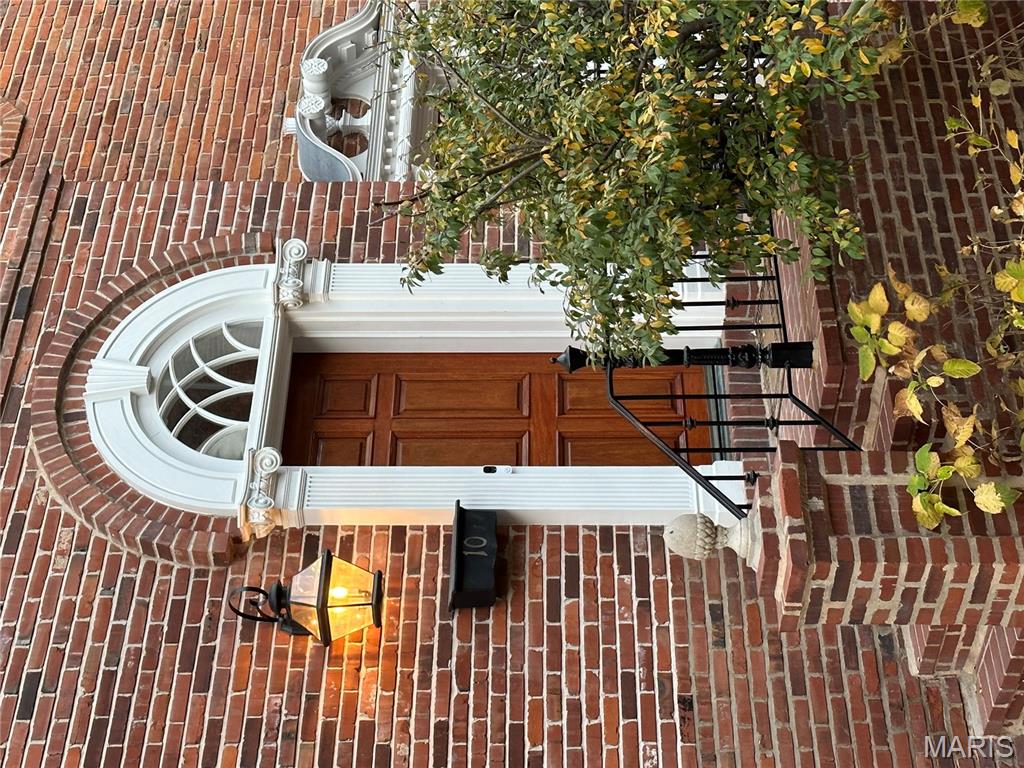 Introducing a spacious and lovely Georgian townhome situated in the Clayton Gardens neighborhood. This distinctive property features a 3-story elevator, 10ft ceilings on the first floor, and timeless crown molding throughout. The generous living space includes a gas fireplace, an open dining and living area, and a large kitchen / informal family area. The primary suite offers a large dressing room, a newly renovated dual vanity bath with a soaking tub and separate shower, and an adjacent laundry room. The second floor is completed by two additional large bedrooms and a newly renovated hallway bath. The finished lower level expands the total living space to 4027 sq/ft and can be utilized for various purposes as per the buyer’s preference. A substantial storage/second laundry room and an attached two-car garage further enhance this unique townhome. Discover why this property epitomizes the perfect blend of functionality and elegance in the heart of Clayton. Location: Interior Unit