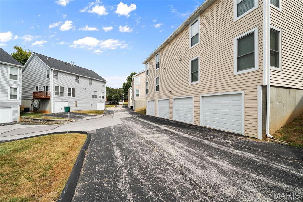 Spring Hill Farm Condo 13th - Residential
