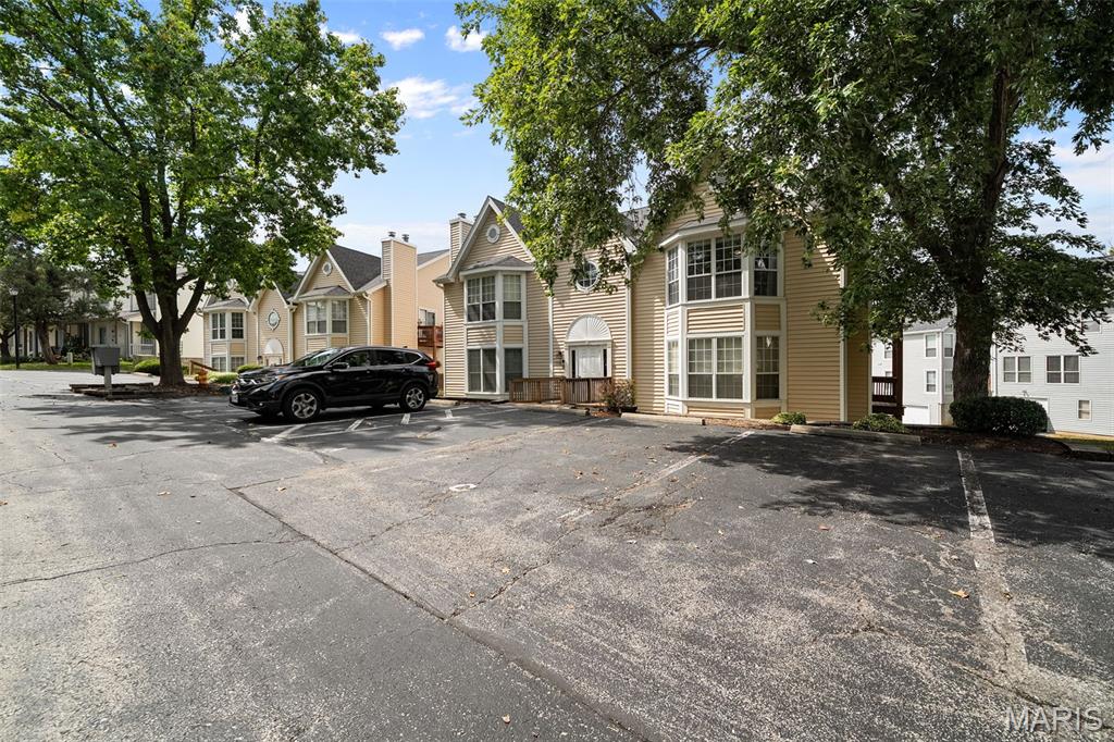 Spring Hill Farm Condo 13th - Residential