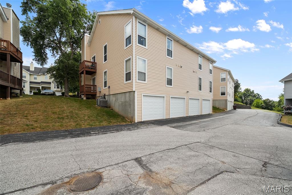 Spring Hill Farm Condo 13th - Residential