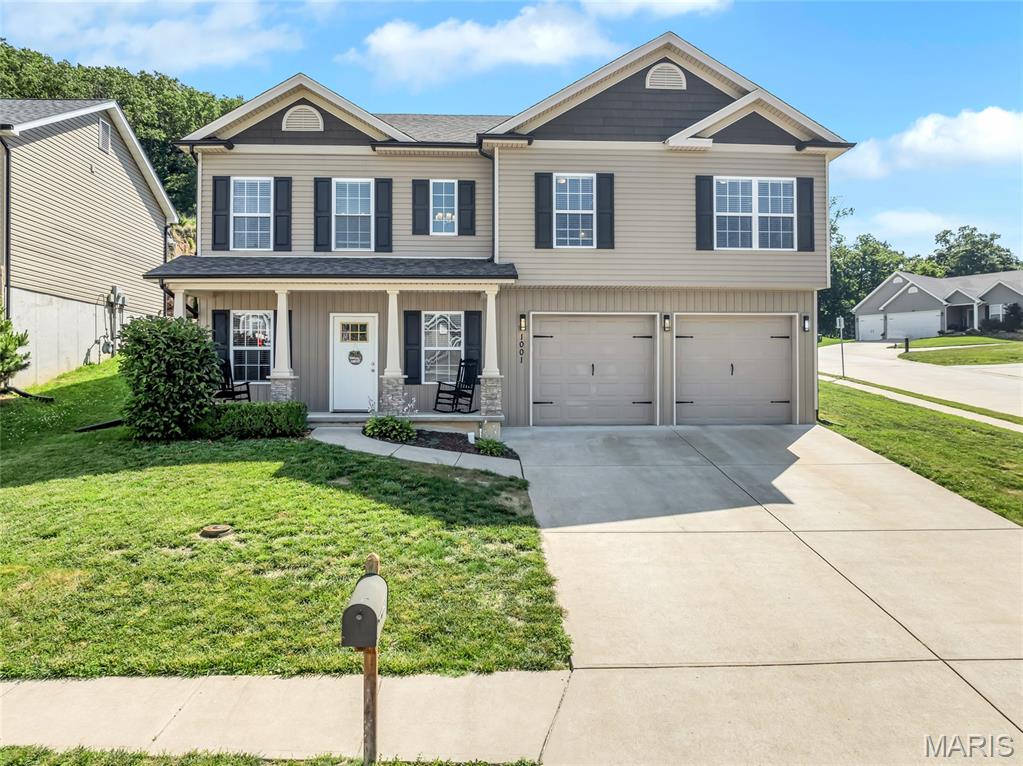 Step inside this beautiful home and you'll immediately notice the 9-foot foundation pour, finished family room, full bath, laundry/utility room and access to your wonderfully deep, 2 car garage. 
Upstairs you'll feel like you're in a dream come true in the great room that features soaring vaulted ceilings and a gas fireplace, a dining area attached to an open concept kitchen and direct access to the back patio with a huge yard space that levels up behind the patio to create a private backdrop for evening BBQs. 
The gorgeous kitchen showcases white cabinetry, granite countertops, a bar style center island, and stainless steel appliances. Hardwood flooring extends throughout the kitchen, dining area, great room and down the hallway, leading to all 3 carpeted bedrooms.
You'll discover a walk in closet in the primary bedroom and in the ensuite bath you'll find a raised double vanity, tiled tub surround, 4-foot shower, and ceramic tile flooring. Additional highlights include a gas fireplace, 5¼-inch base trim, panel doors, and numerous quality upgrades throughout. This exceptional home combines thoughtful design, stylish finishes, and comfortable living spaces you'll love. Situated at the end of the street that leads to two cul de sacs, within minutes of Seckman schools, a few miles from Mastadon State Park and a short drive to Kimswick, restaurants, shopping, gas stations, the gym, the hospital and highway access, this home has the options you may have been searching for all along!