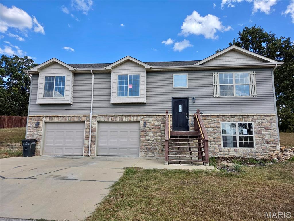 4-bedroom, 3-bath split-foyer home located in the popular Shalom Mountain Subdivision. This home sits on a .34 acre lot with a fenced backyard.