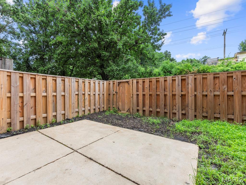 Beau Jardin Twnhms A Condo - Residential