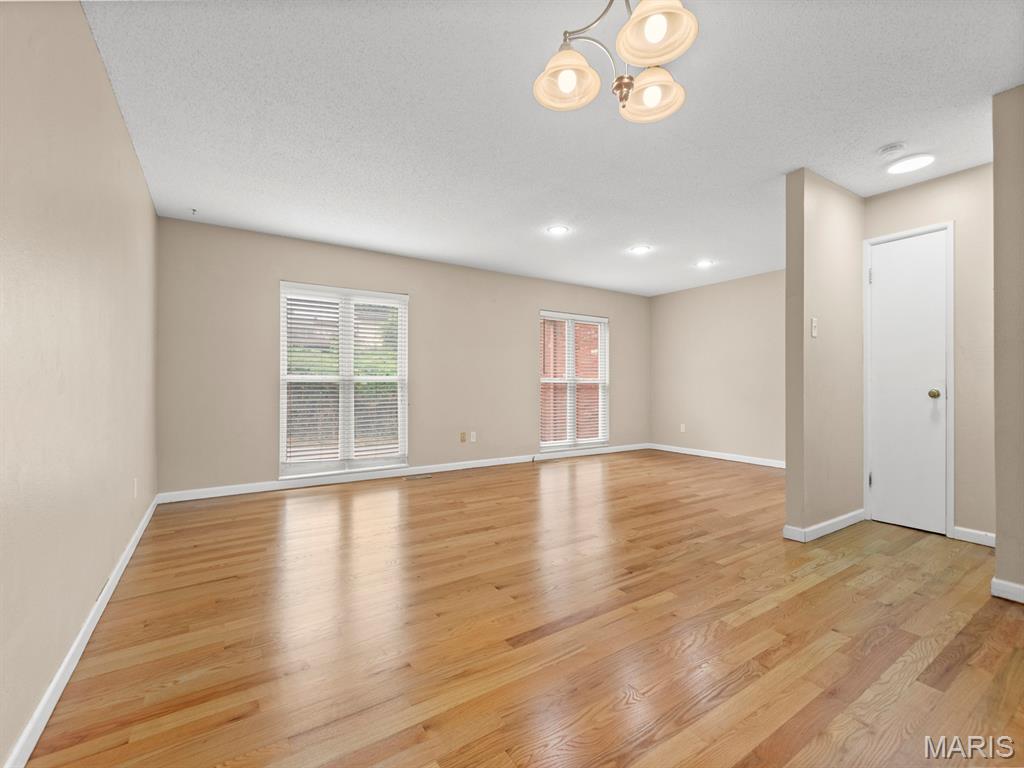 Beau Jardin Twnhms A Condo - Residential