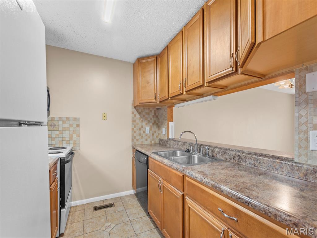 Beau Jardin Twnhms A Condo - Residential