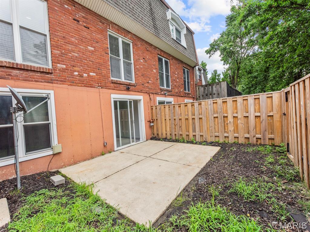 Beau Jardin Twnhms A Condo - Residential