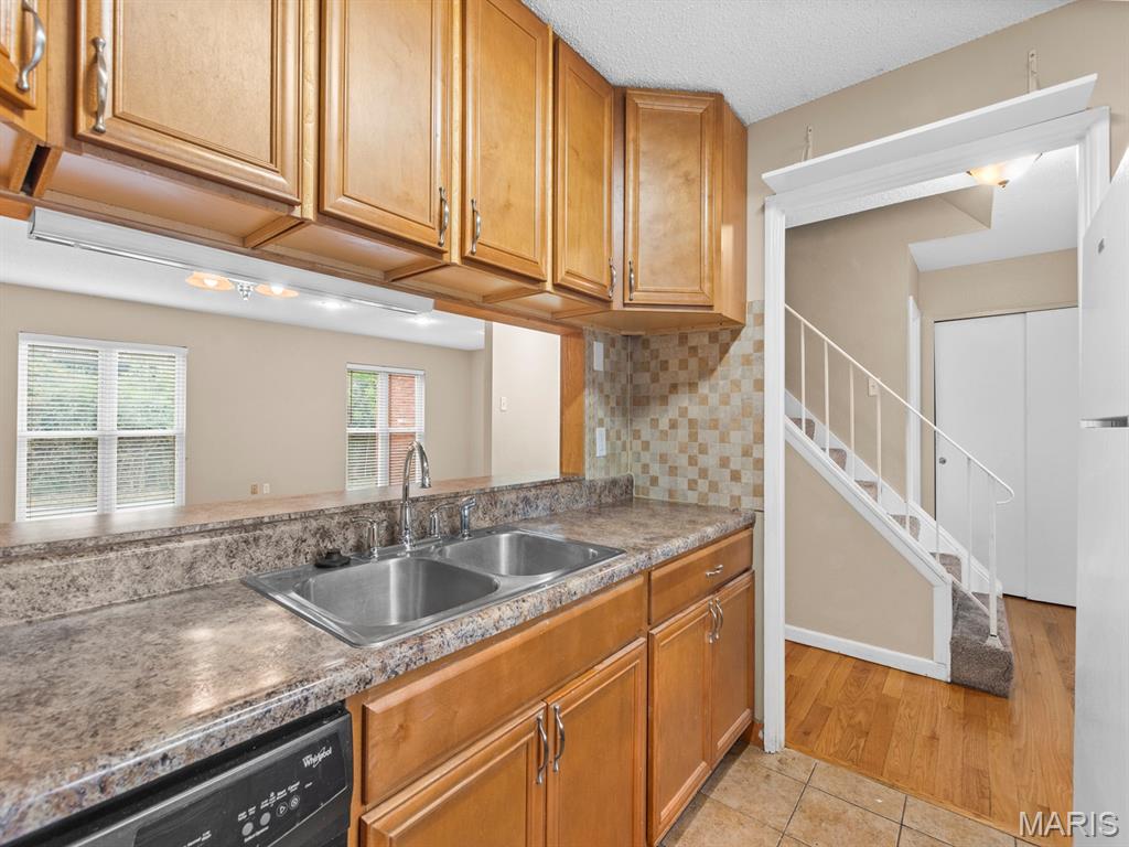 Beau Jardin Twnhms A Condo - Residential