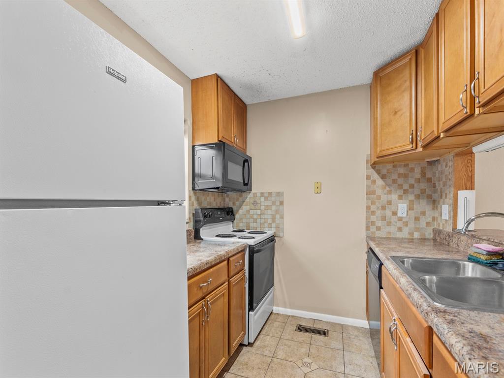 Beau Jardin Twnhms A Condo - Residential