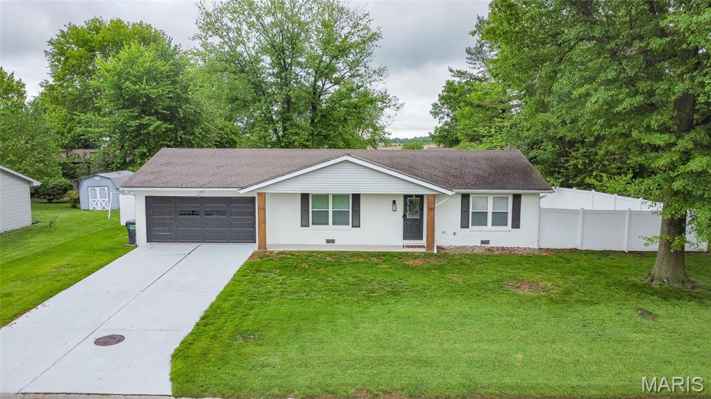 Enjoy the perfect blend of comfort, convenience, and modern updates in this beautifully renovated home located in Shiloh, IL. This property offers easy access to everything you need.
Completely renovated in June 2024, the home features all-new flooring, updated kitchen and bathrooms, modern cabinetry, appliances, closets, and a dedicated laundry space—providing a fresh, move-in-ready experience for its next owner.
Conveniently located just 3 miles from Interstate 64, commuting is a breeze. You’ll also be just 6 miles from MidAmerica St. Louis Airport, 31 miles from St. Louis Lambert International Airport, and 5 miles from Scott Air Force Base—making this an excellent option for military, commuters, and frequent travelers. Two major hospitals are also located within 4 miles, adding to the home’s accessibility and convenience.
Whether you’re a first-time buyer, downsizing, or investing, this fully updated home offers both value and location in one of the area’s most accessible communities.