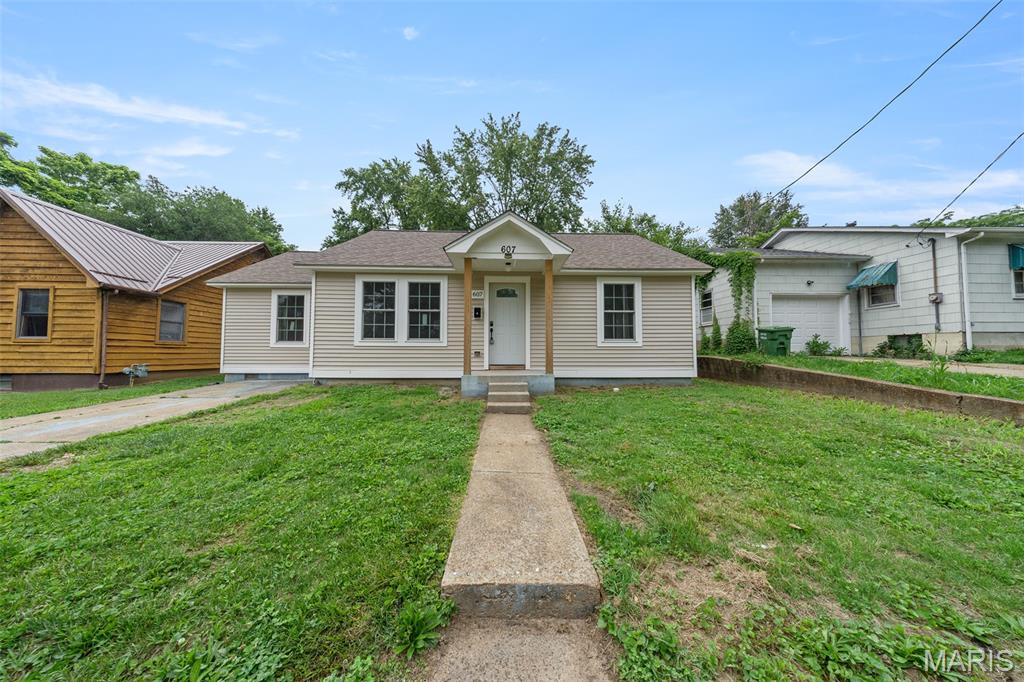 Beautifully updated 3-bedroom, 2-bathroom home in the heart of Rolla, conveniently located close to shopping, dining, parks, and everyday amenities! Step inside to discover fresh updates throughout, including new luxury vinyl plank flooring flowing seamlessly throughout, new windows, stylish cabinetry, and updated appliances. The functional, open concept layout offers comfortable living spaces filled with natural light, while the spacious primary suite provides a relaxing retreat complete with a walk-in closet that leads to the private ensuite bathroom. Whether you are looking for your first home, downsizing, or adding to your investment portfolio, this move-in-ready showstopper offers modern updates and a fantastic location! Schedule your private tour today!