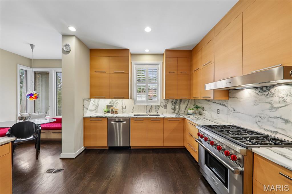 Taylor Place Twnhs - Residential