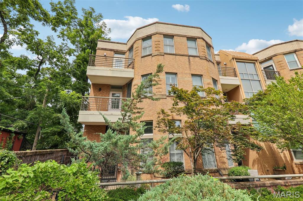 Taylor Place Twnhs - Residential