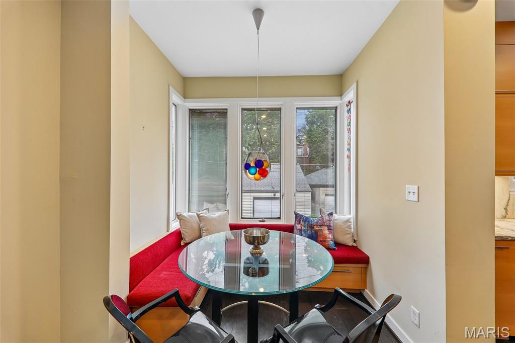 Taylor Place Twnhs - Residential