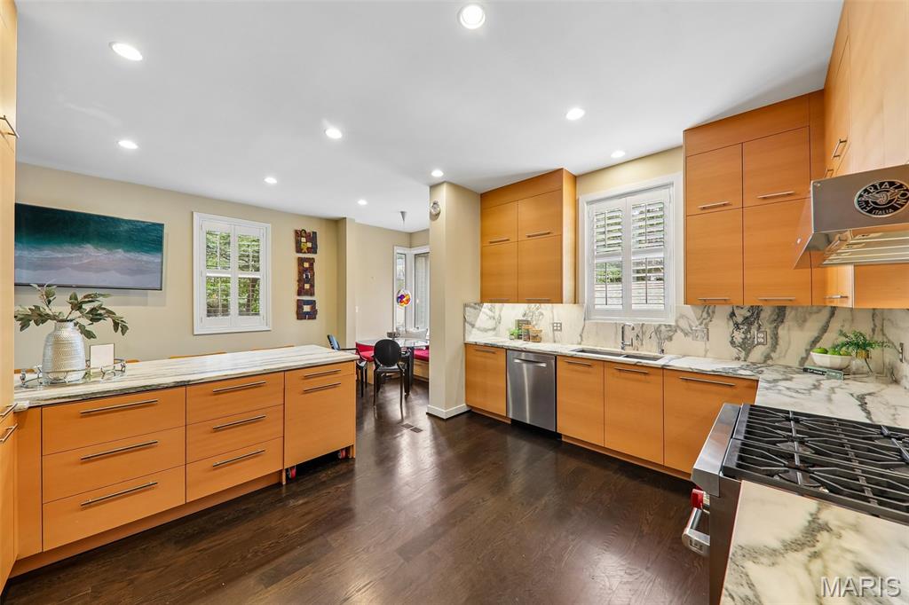 Taylor Place Twnhs - Residential