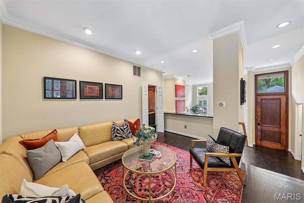 Taylor Place Twnhs - Residential