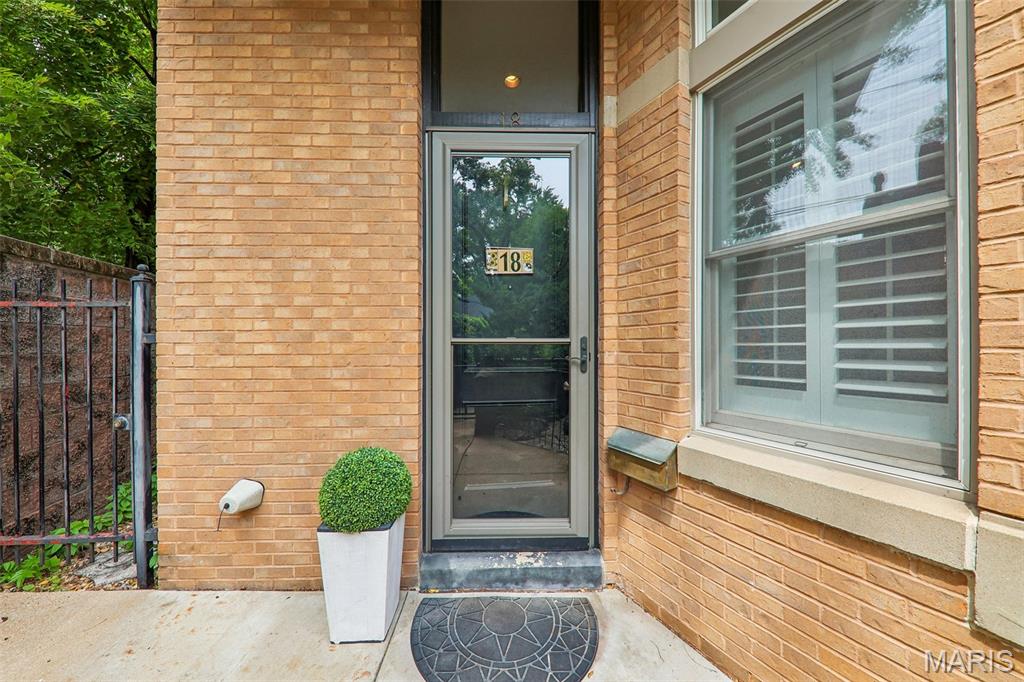 Taylor Place Twnhs - Residential