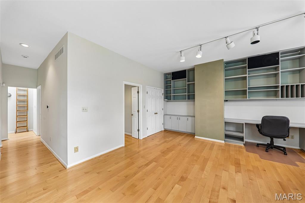 Taylor Place Twnhs - Residential