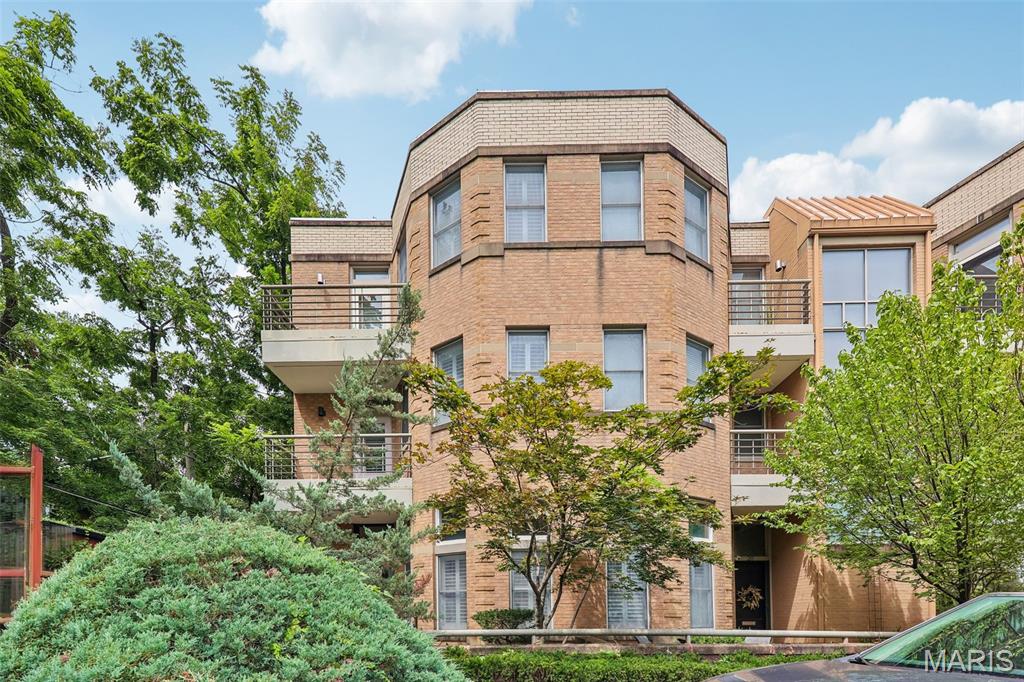 Taylor Place Twnhs - Residential