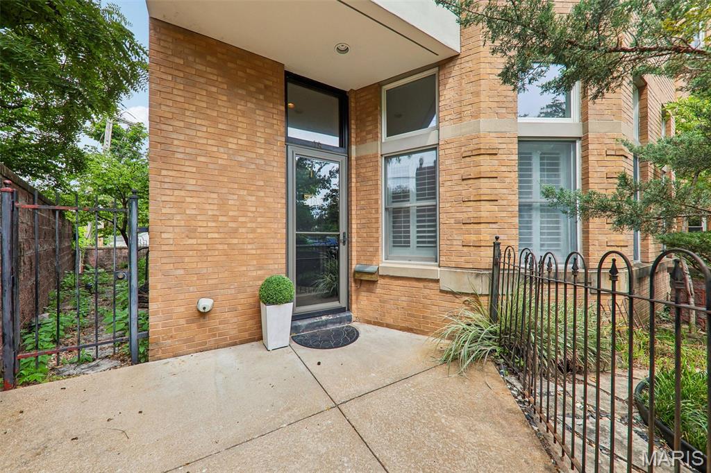 Taylor Place Twnhs - Residential