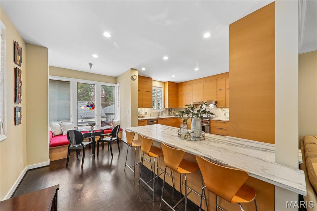 Taylor Place Twnhs - Residential