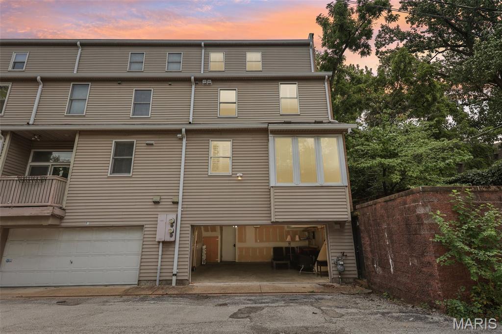 Taylor Place Twnhs - Residential