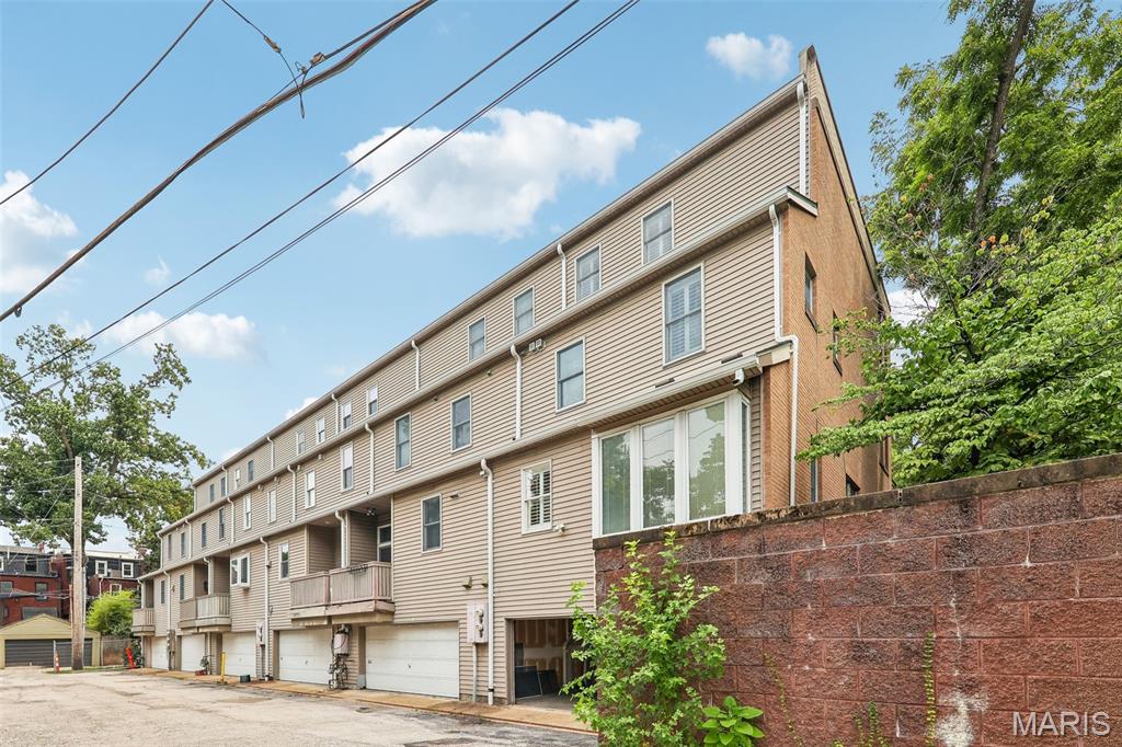 Taylor Place Twnhs - Residential