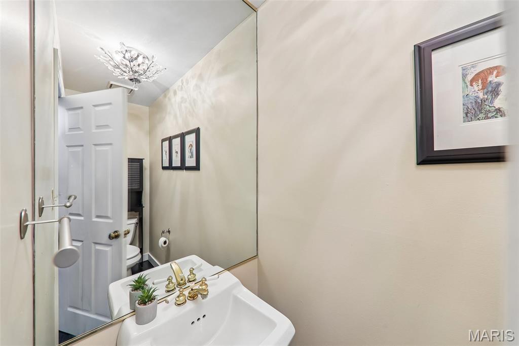 Taylor Place Twnhs - Residential
