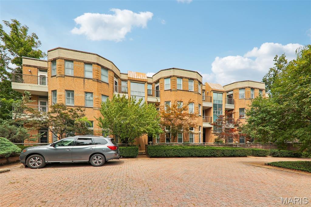 Taylor Place Twnhs - Residential